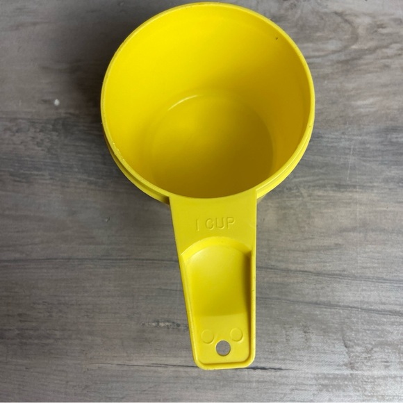 VTG Tupperware Yellow Daffodil Measuring Cup, 1 Cup, Replacement Part Nesting - Picture 2 of 4